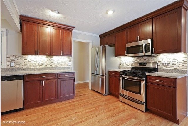 640 Frederick Ln, Hoffman Estates, IL 60169 photo 4