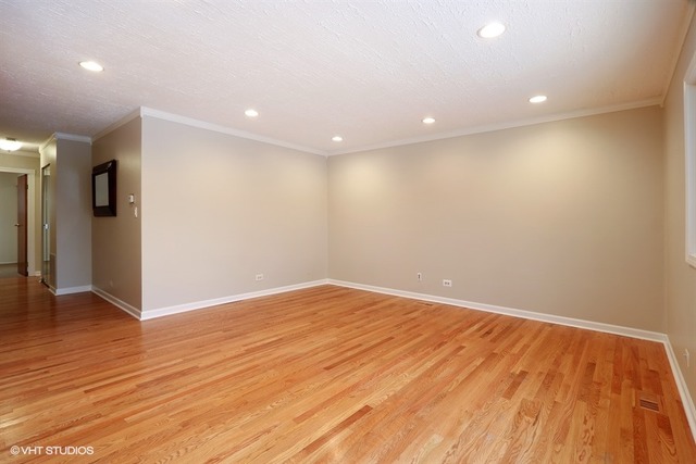 640 Frederick Ln, Hoffman Estates, IL 60169 photo 2