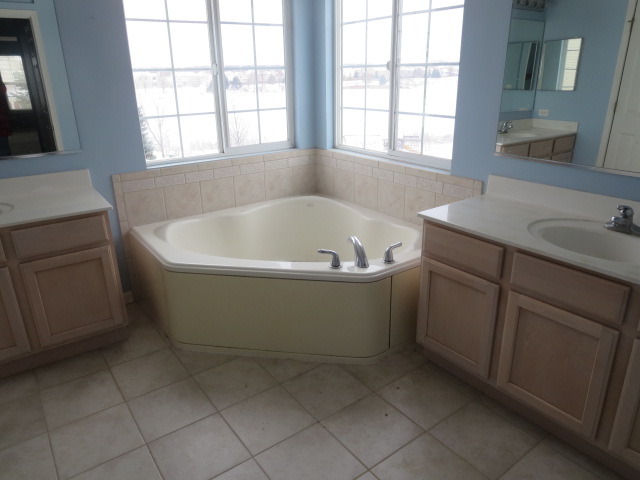 6205 Longford Dr, Mchenry, IL 60050 photo 9