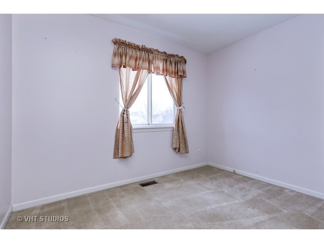28620 Wagon Trail Rd, Mchenry, IL 60051 photo 9