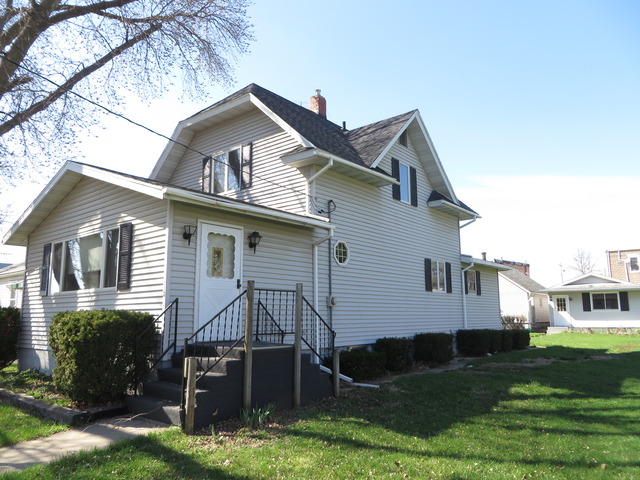 112 E Oak St, Manlius, IL 61338 photo 1