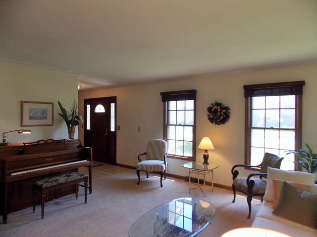 2079 Kudu Ct, Wheaton, IL 60187 photo 4