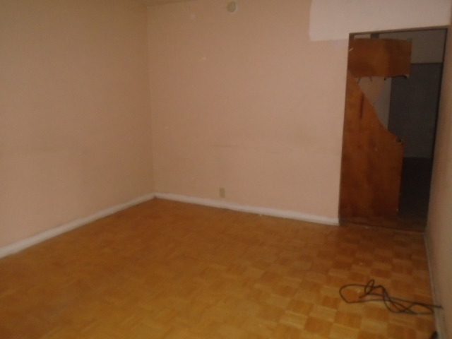 9045 S Colfax Ave, Chicago, IL 60617 photo 2