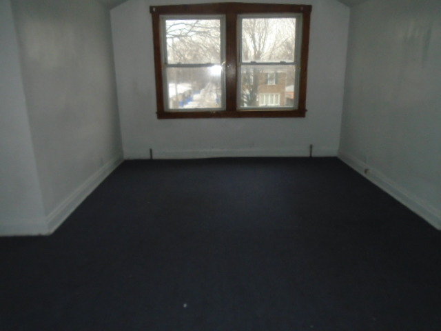 9045 S Colfax Ave, Chicago, IL 60617 photo 7