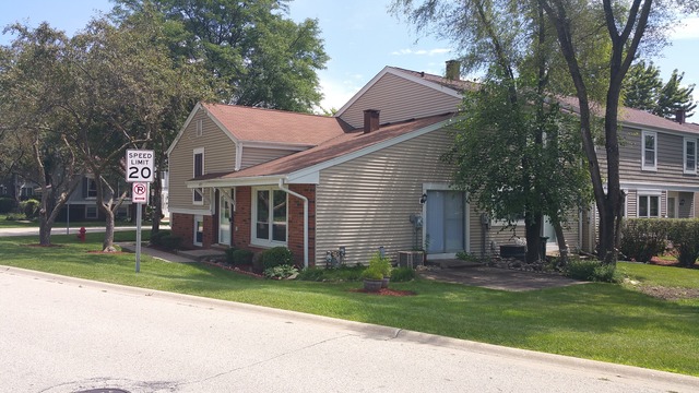 1875 Grantham Pl, Hoffman Estates, IL 60169 photo 14