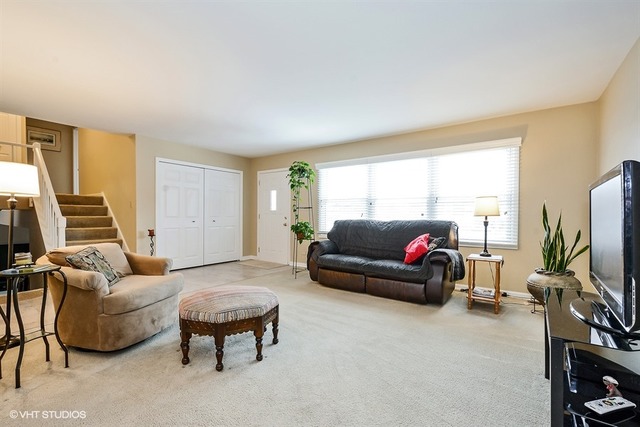4419 Thornbark Ct, Hoffman Estates, IL 60192 photo 2