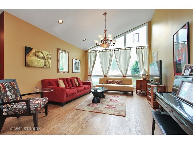 3203 Hill Ln, Wilmette, IL 60091 photo 2
