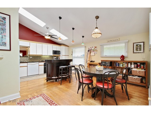 3203 Hill Ln, Wilmette, IL 60091 photo 4
