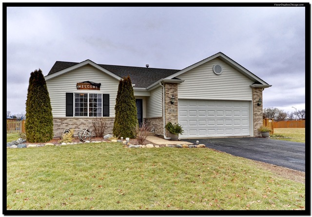 816 Blackhawk Dr, Braidwood, IL 60408 photo 1