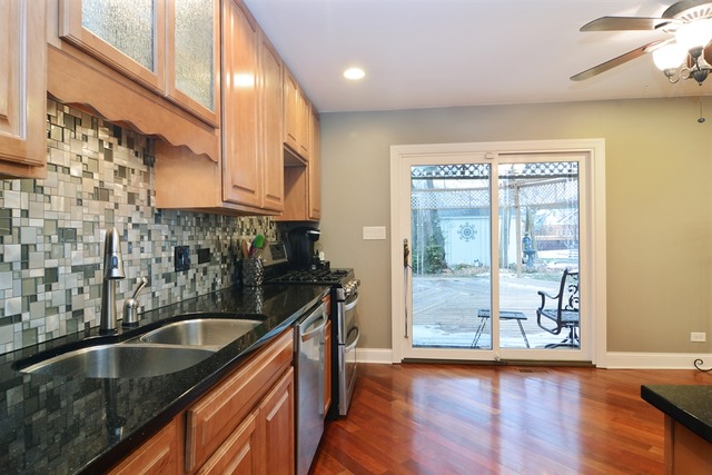 4285 Eisenhower Cir, Hoffman Estates, IL 60192 photo 8