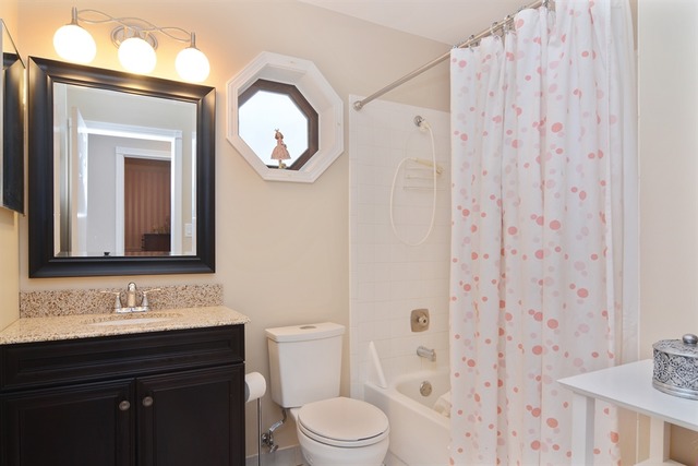 4285 Eisenhower Cir, Hoffman Estates, IL 60192 photo 16