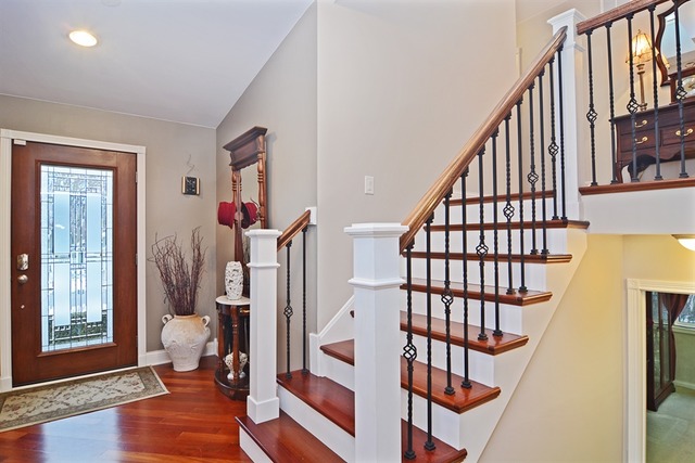 4285 Eisenhower Cir, Hoffman Estates, IL 60192 photo 2