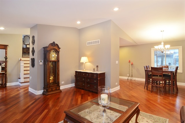 4285 Eisenhower Cir, Hoffman Estates, IL 60192 photo 4