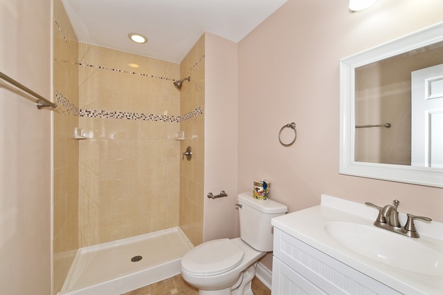8102 Salisbury Ave, Lyons, IL 60534 photo 10