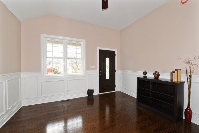 8102 Salisbury Ave, Lyons, IL 60534 photo 4
