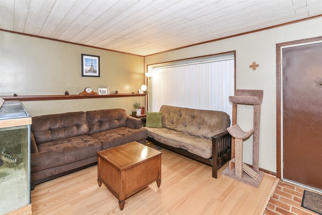 14936 Hamlin Ave, Midlothian, IL 60445 photo 2