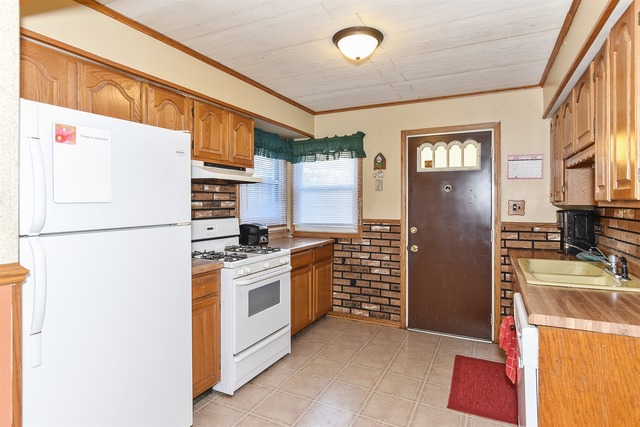 14936 Hamlin Ave, Midlothian, IL 60445 photo 3