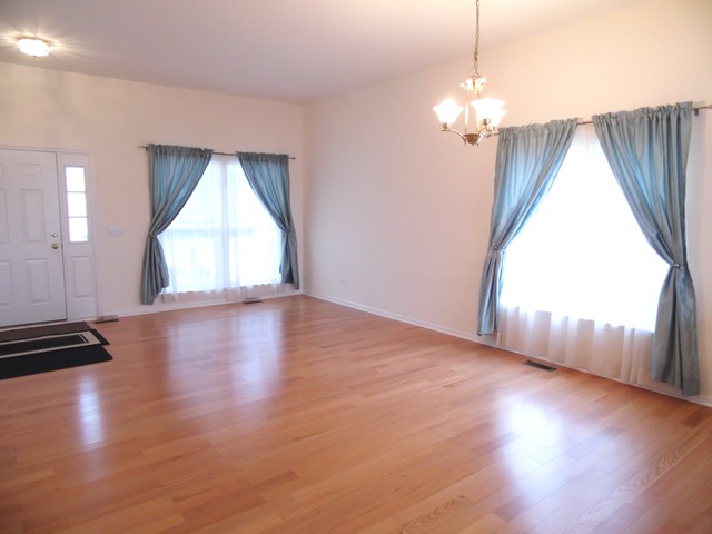 116 N Cross Trl, Mchenry, IL 60050 photo 3