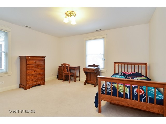 2426 Simpson St, Evanston, IL 60201 photo 14