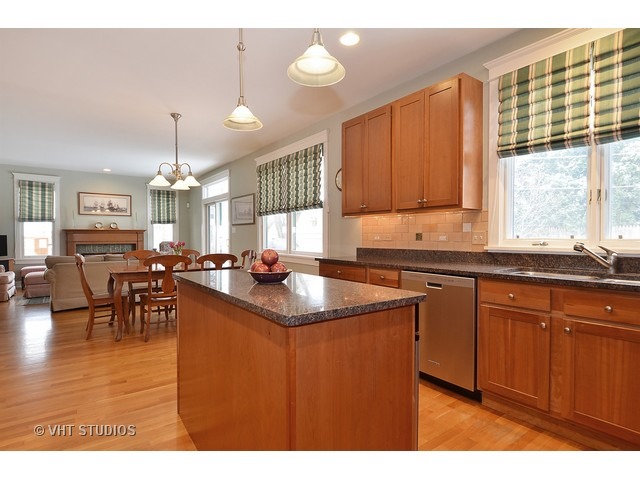 2426 Simpson St, Evanston, IL 60201 photo 8