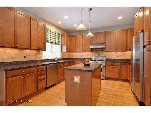 2426 Simpson St, Evanston, IL 60201 photo 5