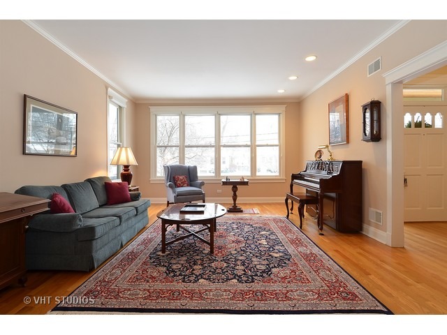 2426 Simpson St, Evanston, IL 60201 photo 4