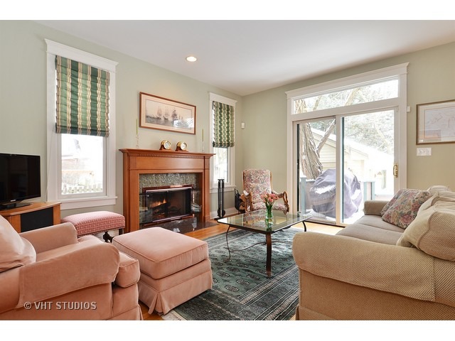 2426 Simpson St, Evanston, IL 60201 photo 7