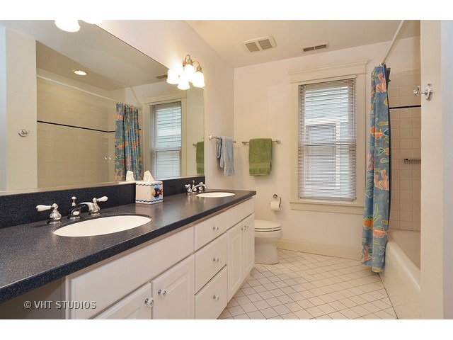 2426 Simpson St, Evanston, IL 60201 photo 15