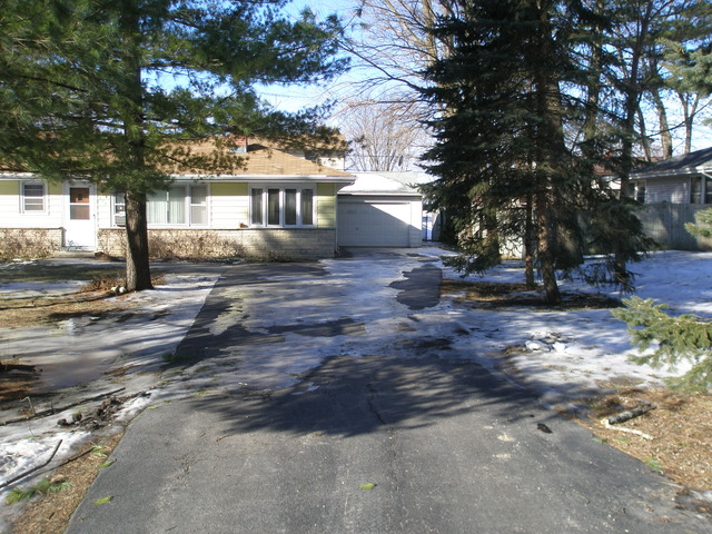 313 N Kent Rd, Mchenry, IL 60051 photo 2