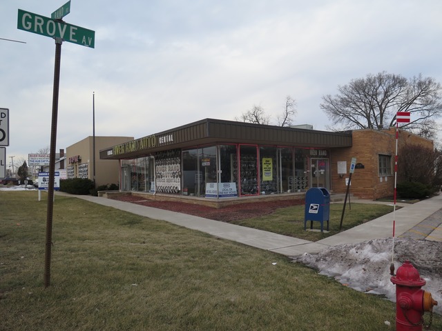 1628 Rand Rd, Des Plaines, IL 60016 photo 2