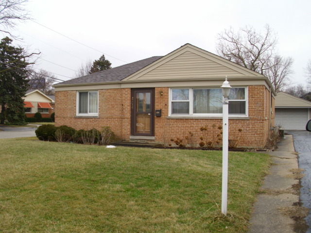 2189 Estes Ave, Des Plaines, IL 60018 photo 1