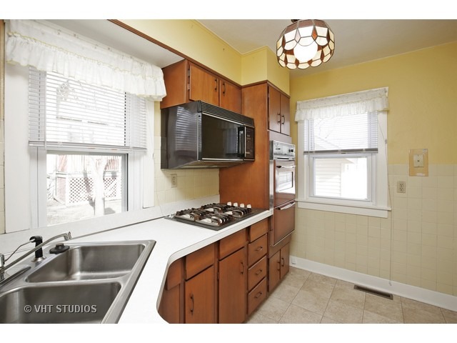1011 Duncan Ave, Elgin, IL 60120 photo 3