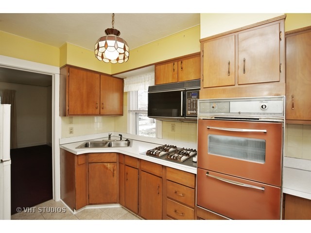 1011 Duncan Ave, Elgin, IL 60120 photo 4