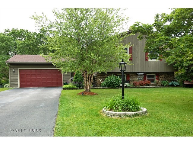 1303 Cardinal Dr, Algonquin, IL 60102 photo 1