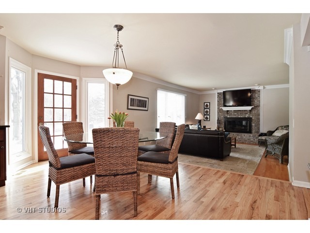1917 Hampton Dr, Wheaton, IL 60189 photo 6