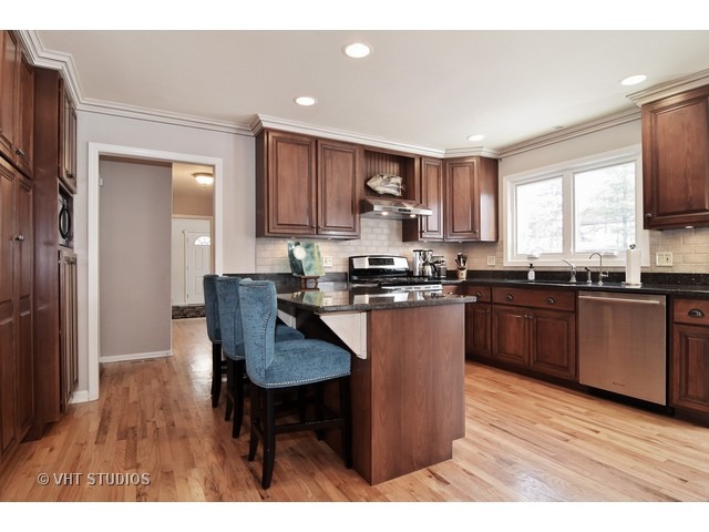 1917 Hampton Dr, Wheaton, IL 60189 photo 5