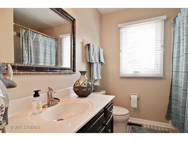 1917 Hampton Dr, Wheaton, IL 60189 photo 18