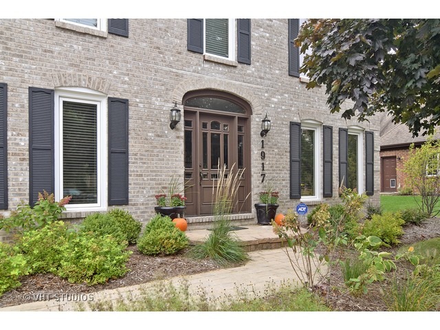 1917 Hampton Dr, Wheaton, IL 60189 photo 2