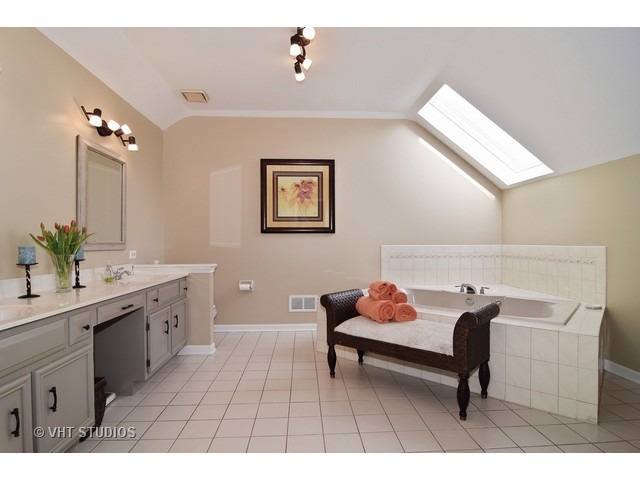 1917 Hampton Dr, Wheaton, IL 60189 photo 14