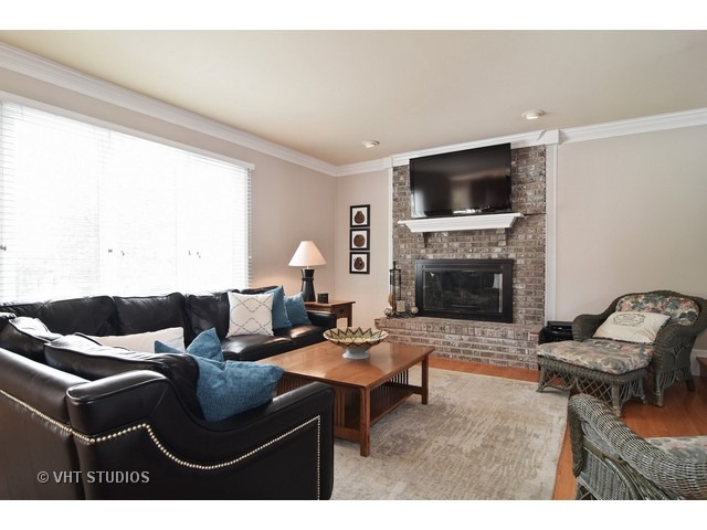 1917 Hampton Dr, Wheaton, IL 60189 photo 8