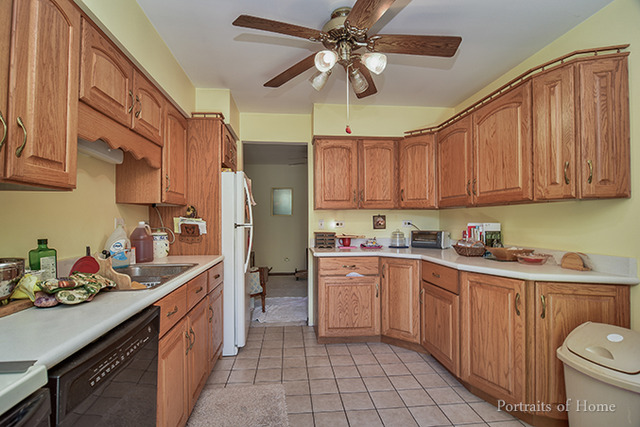 137 Stanhope Dr #C, Willowbrook, IL 60527 photo 6