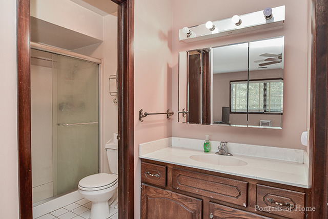 137 Stanhope Dr #C, Willowbrook, IL 60527 photo 12