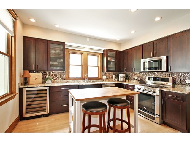 954 Walter Ave, Des Plaines, IL 60016 photo 3