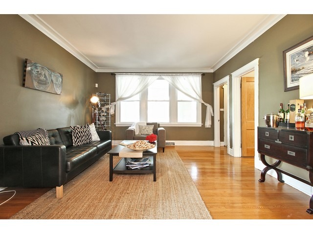 954 Walter Ave, Des Plaines, IL 60016 photo 2