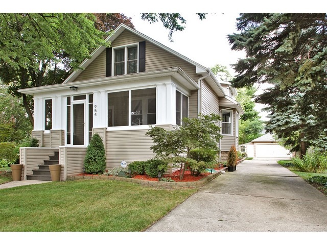 954 Walter Ave, Des Plaines, IL 60016 photo 1