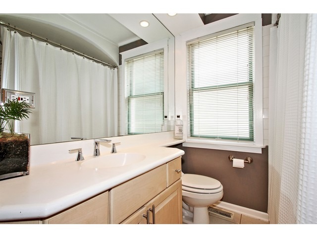 954 Walter Ave, Des Plaines, IL 60016 photo 13