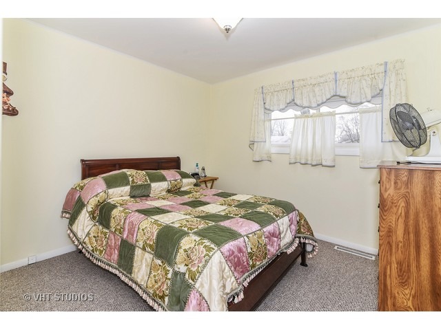 184 Fletcher Dr, Wheeling, IL 60090 photo 8