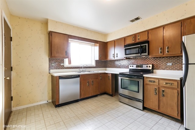 706 Cobblestone Cir #D, Glenview, IL 60025 photo 8