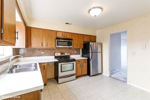 706 Cobblestone Cir #D, Glenview, IL 60025 photo 9