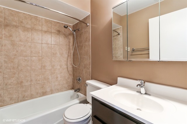 706 Cobblestone Cir #D, Glenview, IL 60025 photo 11